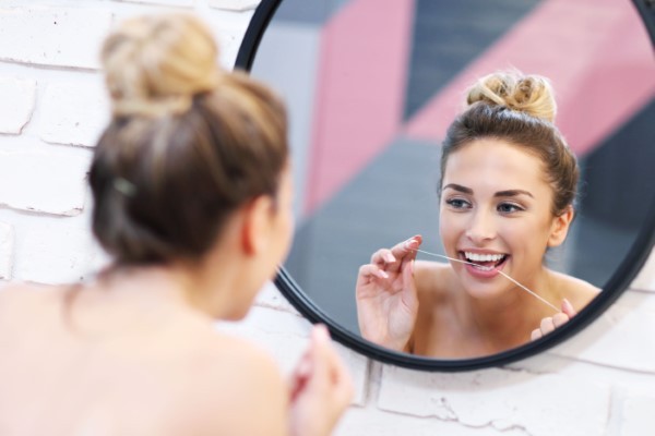 Here’s How to Use Dental Floss For the Best Results